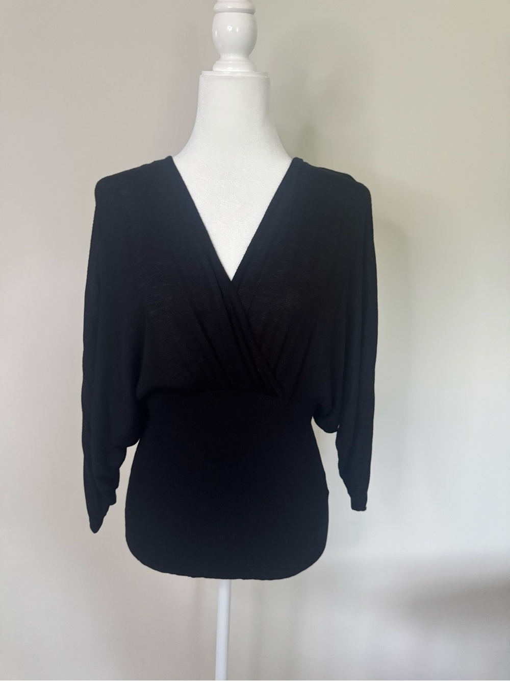 Carmen Marc Valvo Black Crossover Plunge V-Neck Top Dolman Batwing Sleeve S